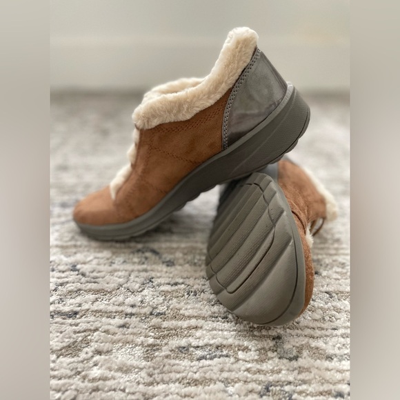 Bzees Golden Faux Fur Bootie Shoe Size 8.5 - Picture 7 of 11